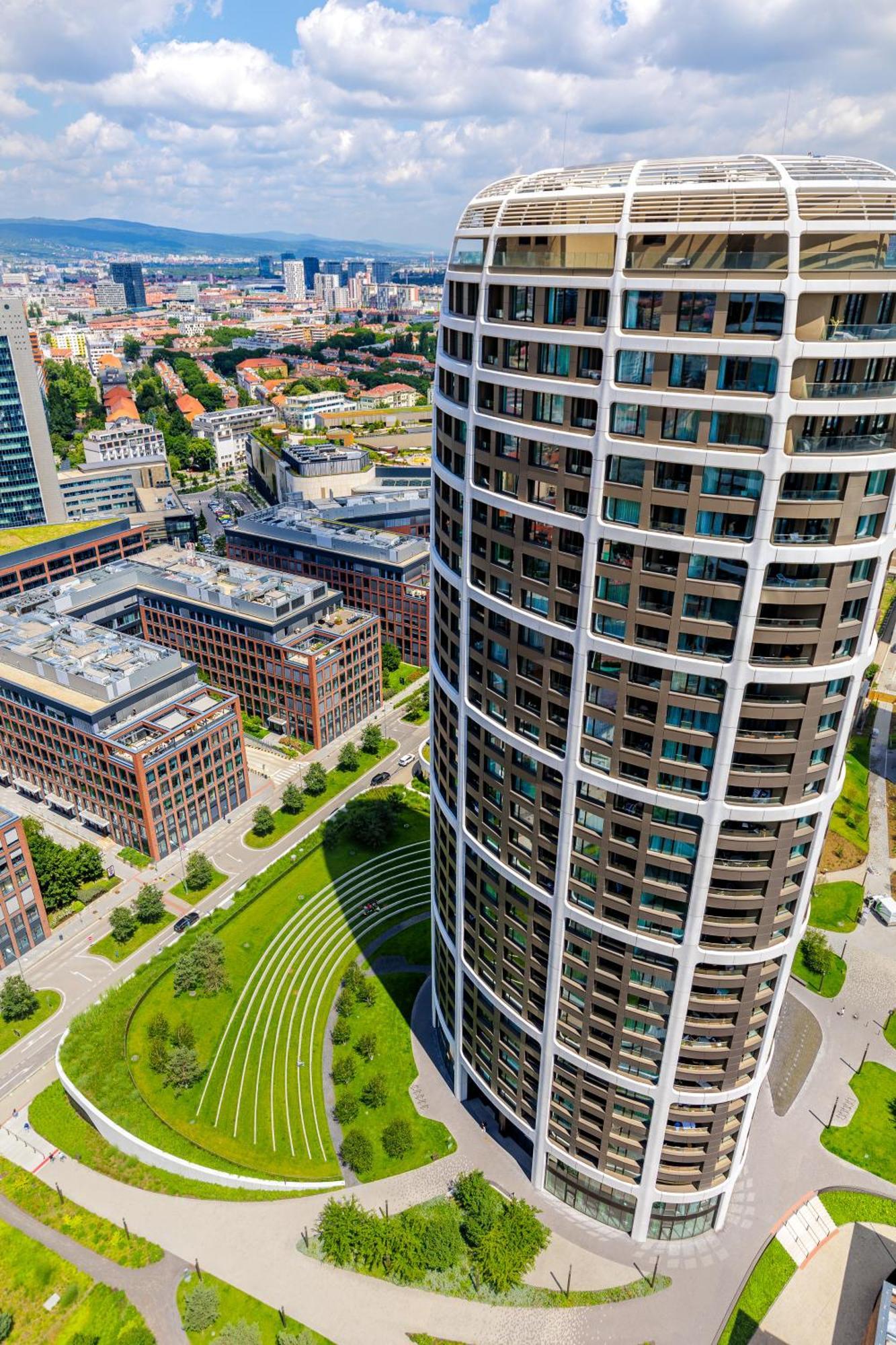 Sky Park 1 - Luxurious #Instaworthy Apartment In Downtown City Center With Included Parking, Best Address In Town Bratysława Zewnętrze zdjęcie