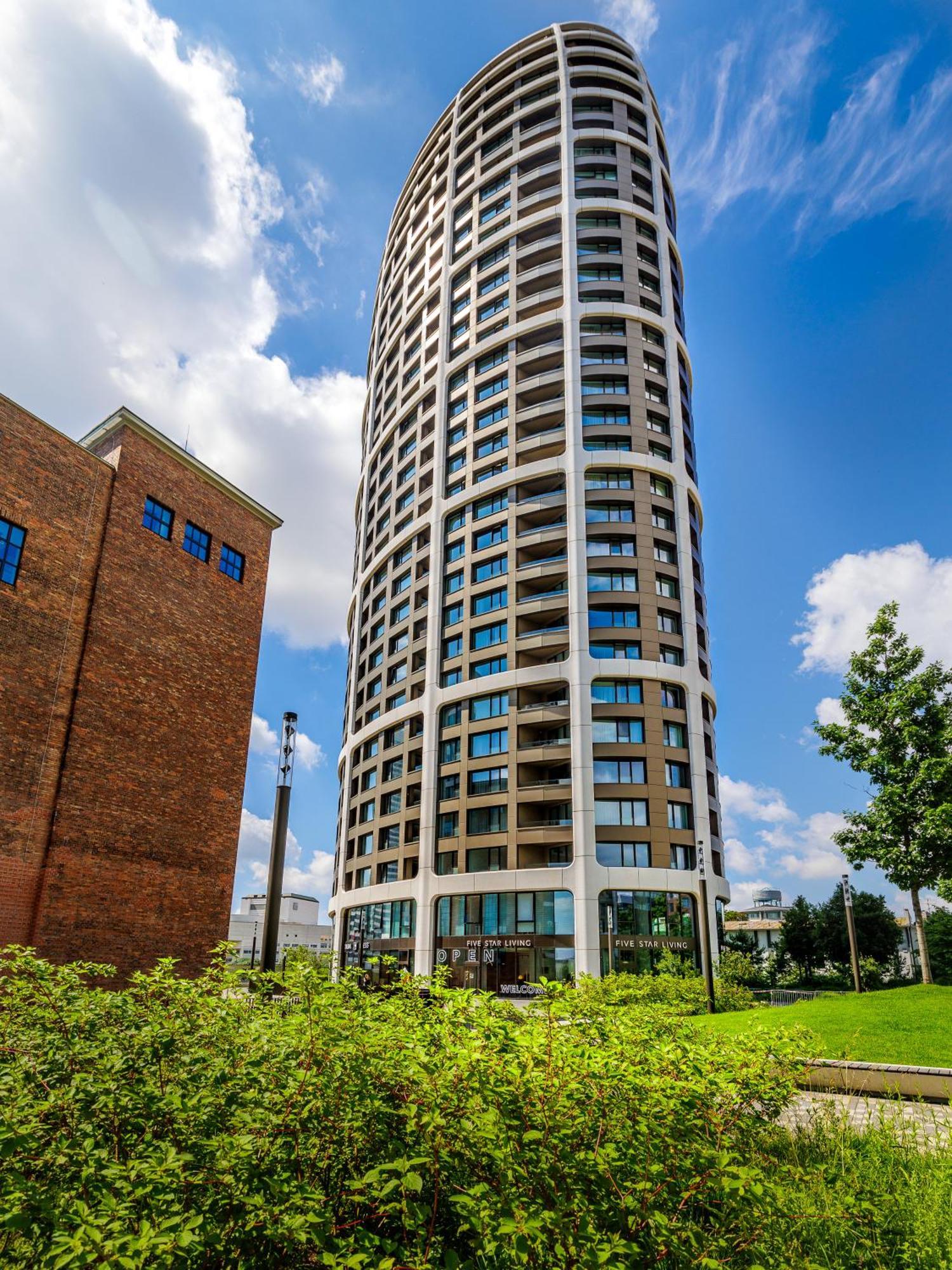 Sky Park 1 - Luxurious #Instaworthy Apartment In Downtown City Center With Included Parking, Best Address In Town Bratysława Zewnętrze zdjęcie
